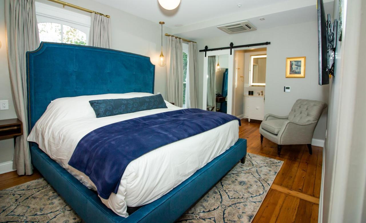 The Colonial Inn ヒルズボロ エクステリア 写真