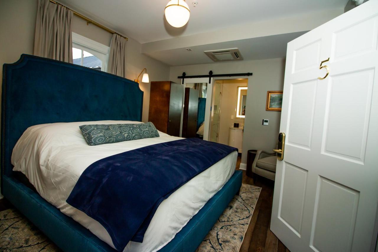 The Colonial Inn ヒルズボロ エクステリア 写真